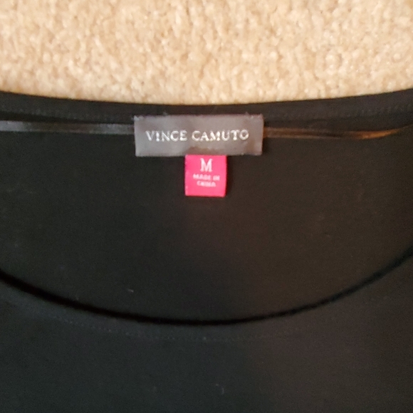 Vince Camuto geometric print top size Medium - Picture 6 of 8